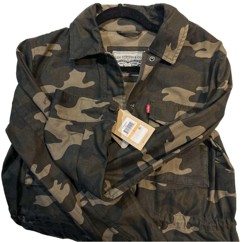 Levi’s Camo Jacket size small NWT